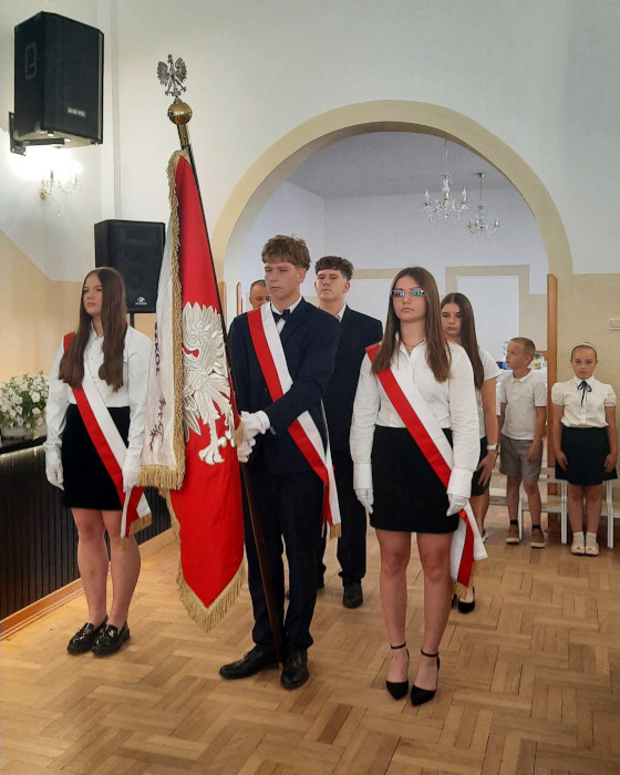 Przekazanie sztandaru Szkoły